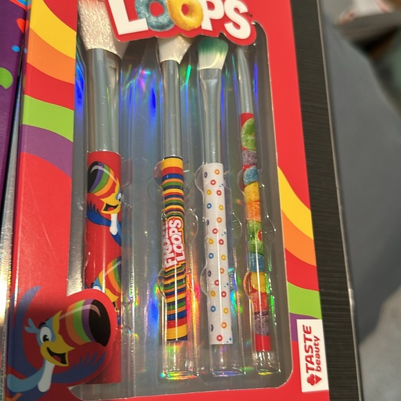 Cosmetic Brushes Favorite Cereal - Picture 3 of 11